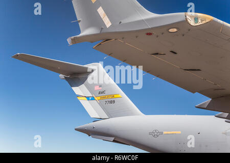 La Boeing C-17 Globemaster piano di trasporto in massa statica display in Airshow 2017 a Duluth, Minnesota, Stati Uniti d'America. Foto Stock