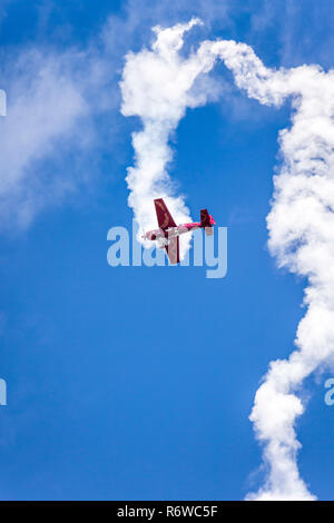 Jacquie Baby stunt piano al 2017 in Airshow Duluth, Minnesota, Stati Uniti d'America. Foto Stock