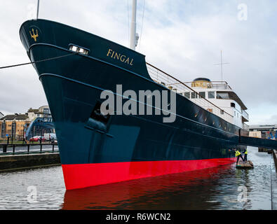 Rifiniture alla restaurata nave MV Fingal convertita in hotel galleggiante di lusso, Leith, Edimburgo, Scozia, Regno Unito, apertura gennaio 2019 Foto Stock