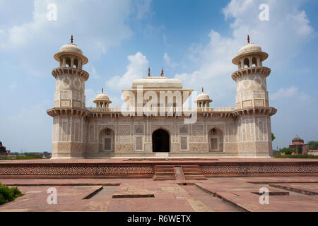 Itmad-ud-Daula la tomba o Baby Taj, Agra, Uttar Pradesh, India Foto Stock