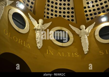 Campo dei Pastori soffitto della Cappella dall'interno, la vigilia di Natale, angolo figure, Betlemme, Palestina, Israele Foto Stock