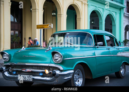 1957 Chevy Bel Air a l'Avana, Cuba. Foto Stock