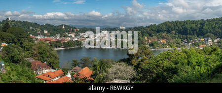 Vista della città da Arthur' Seat, Kandy Panorama, Sri Lanka Foto Stock