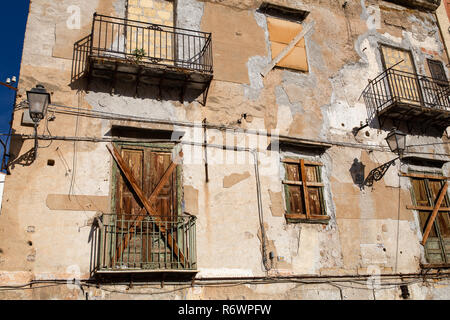 Edificio abbandonato a Catania, Sicilia, Italia Foto Stock