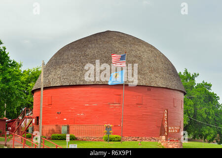 Round barn lungo il percorso 66, Arcadia, Oklahoma, Stati Uniti d'America Foto Stock