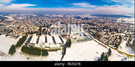 Antenna inverno nevoso vista di Krizevci Foto Stock