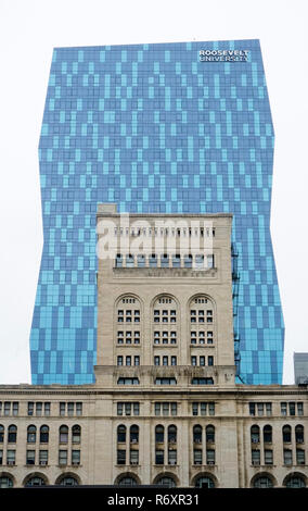 Roosevelt University (edificio blu) e il Teatro Auditorium di Roosevelt University di Chicago, Illinois. Architetti Louis Sullivan e Dankmar Adle Foto Stock