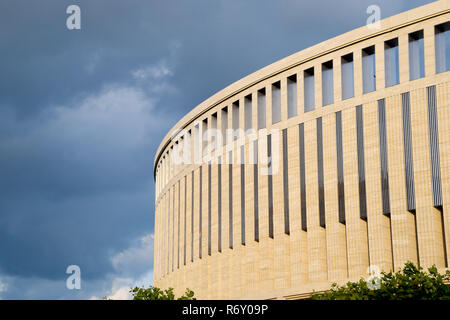 Elemento architettonico, le colonne e gli archi dell'edificio. Foto Stock