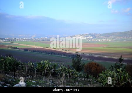 Valle di Jezreel. fertile pianura e la navigazione valle a sud della Bassa Galilea regione in Israele. Paesaggio Foto Stock