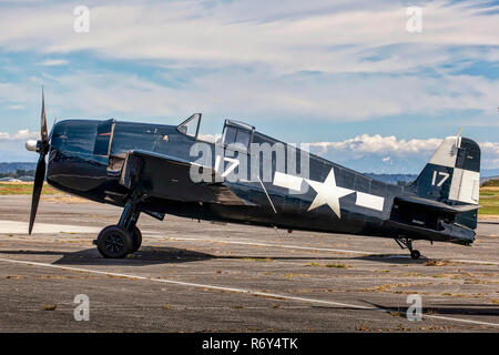 Grumman F6F Hellcat a airfield Foto Stock