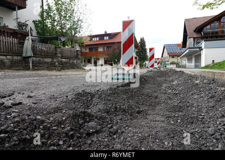 Sito in costruzione in una città in una città,una strada è in fase di ricostruzione Foto Stock