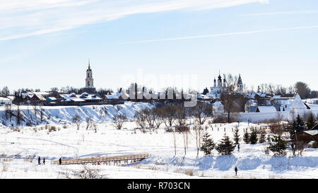 Panorama della città di Suzdal con con monasteri Foto Stock