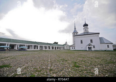 Commercio di Suzdal Piazza e Chiesa di San Nicola e ospedale, Russia Foto Stock