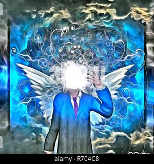 Pittura surreale. L'uomo senza volto in tuta con ali bianche. Nuvole su uno sfondo. Foto Stock