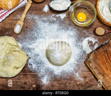Procedimento per la realizzazione di ciambelle da farina di frumento bianca Foto Stock