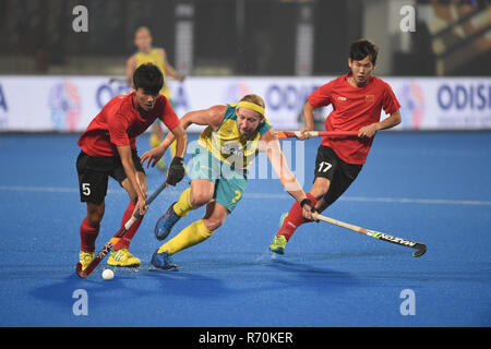 Bhubaneswar, India. 7 Dic 2018. Fieldhockey Campionati del mondo: Australia v Cina Guan Quyang della Cina, Corey Weyer di Australia, Meng Nan della Cina Credito: arancione foto vof/Alamy Live News Foto Stock