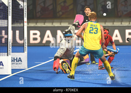 Bhubaneswar, India. 7 Dic 2018. Fieldhockey Campionati del mondo: Australia v Cina Wang Caiyu della Cina, Daniel Beale di Australia Credit: arancione foto vof/Alamy Live News Foto Stock