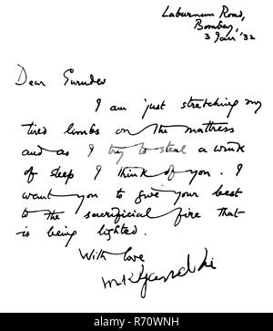 Lettera scritta a mano di Mahatma Gandhi in inglese a Rabindranath Tagore, mani Bhavan, Laburnum Road, Bombay, Mumbai, India, 3 gennaio 1932, vecchia immagine del 1900 Foto Stock