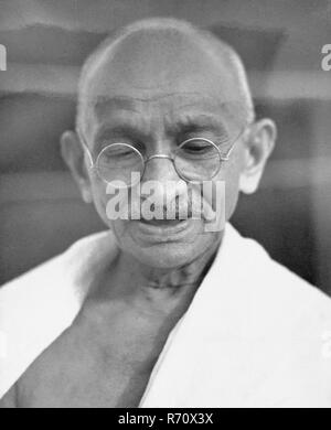 Il Mahatma Gandhi durante un incontro di preghiera a Bombay, Mumbai, Maharashtra, India, Settembre 1944 Foto Stock