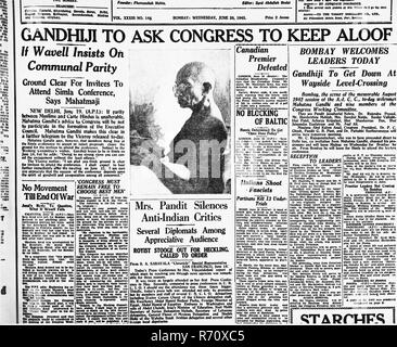 Notizie Mahatma Gandhi sulla prima pagina di un giornale Bombay Mumbai, India, 20 giugno 1945, vecchia immagine del 1900 Foto Stock