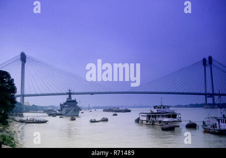 Setu Vidyasagar (nuova quella di Howrah Bridge) oltre il Fiume Hooghly, Calcutta, West Bengal, India Foto Stock