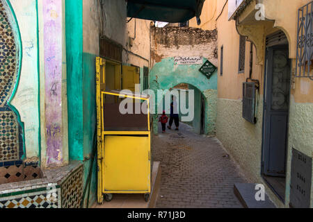 La città di Moulay Idriss è un importante luogo di pellegrinaggio, incastonato nella montagna Riif vicino a Meknes Foto Stock