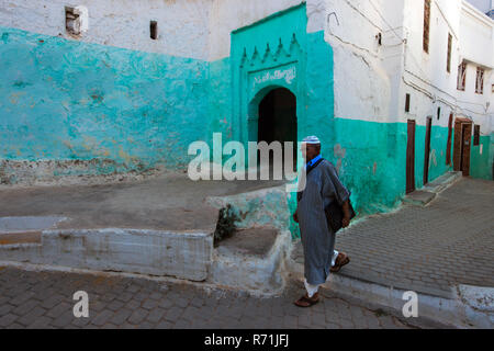 La città di Moulay Idriss è un importante luogo di pellegrinaggio, incastonato nella montagna Riif vicino a Meknes Foto Stock