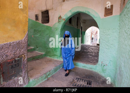 La città di Moulay Idriss è un importante luogo di pellegrinaggio, incastonato nella montagna Riif vicino a Meknes Foto Stock