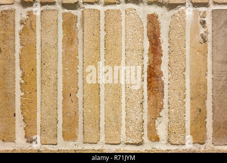 La texture di vintage di parete di mattoni di colore giallo di sfondo di pietra superficie urbana. Foto Stock