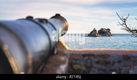 Cannone medievale pistola a Petrovac fort Foto Stock