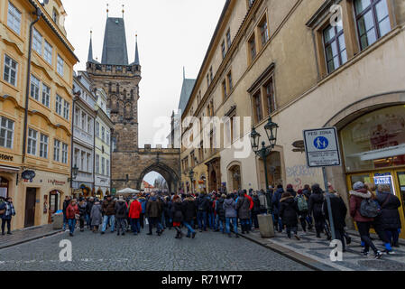 Praga, Repubblica Ceca - 9 dicembre 2017: Avvento tempo di Natale a Praga street. Dicembre 9, 2017 Praga, Repubblica Ceca. Foto Stock