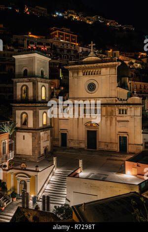 La Chiesa di Santa Maria Assunta a Positano sulla Costiera Amalfitana, in Campania, Italia Foto Stock