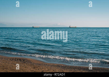 Spiaggia di sabbia a Vietri sul Mare, sulla costa di Amalfi in Italia Foto Stock