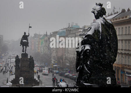 Praga, Repubblica Ceca - 18 febbraio 2013: vista sulla piazza di San Venceslao a Praga Foto Stock