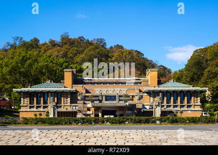 La parte anteriore dell'ex Tokyo Imperial Hotel di Frank Lloyd Wright, esposte all'interno di Meiji-mura aperto museo architettonico. Il museo, situato in Foto Stock