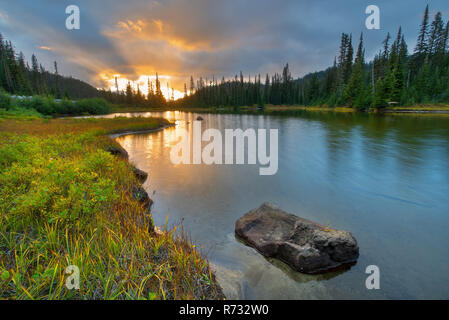 Laghi di riflessione è una collezione di laghi in Mount Rainier National Park nello Stato di Washington Foto Stock