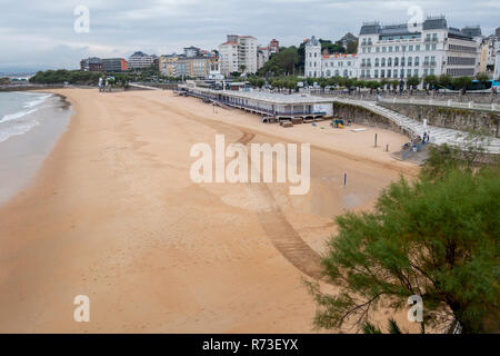 Spiaggia di Sardinero, il famoso e grande spiaggia di sabbia della città di Santander, Spagna Foto Stock