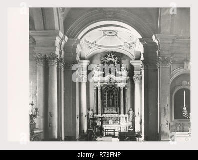 Umbria Perugia Gubbio S. Domenico, questa è la mia Italia, il paese italiano di storia visiva, vedute esterne della chiesa nel nucleo medievale raccolta mostrano una trecentesca facciata. La maggior parte delle viste sono del restaurato interno barocco 1765 l altare dipinti quale linea la navata, soffitto della cappella affreschi raffiguranti i quattro Evangelisti, intarsio di legno choirstalls e un pulpito. Pittura argomenti includono l'Ultima Cena, S. Domenico, S. Vincenzo Ferreri, S. Chiara, S. Martino, San Pietro Martire, san Francesco, San Giovanni Battista, l'Annunciazione e i tre Re Magi la Flagellazione di Cristo, Maria Maddalena e Cristo ento Foto Stock