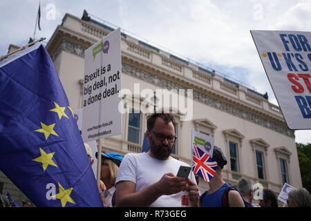 Nel giugno 2018 centinaia di migliaia di persone hanno girato fino ai popoli votazione marzo a Londra per esprimere la loro opinione su Brexit. Foto Stock