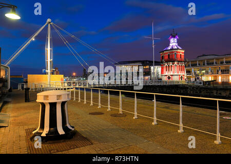 Ponte in acciaio, faro, Lungomare Victoria and Alfred e Cape Town, Western Cape, Sud Africa e Africa Foto Stock