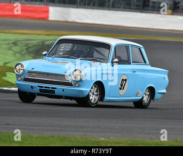 Contrassegnare Sumpter, Ford Cortina Lotus, John Fitzpatrick trofeo, al di sotto di 2 litro touring cars, U2TC, Silverstone Classic 2016, 60's automobili, Chris McEvoy, cjm-ph Foto Stock