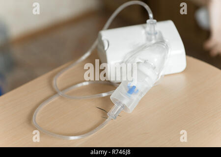 Attrezzature mediche. Il compressore nebulizzatore salute indoor Foto Stock