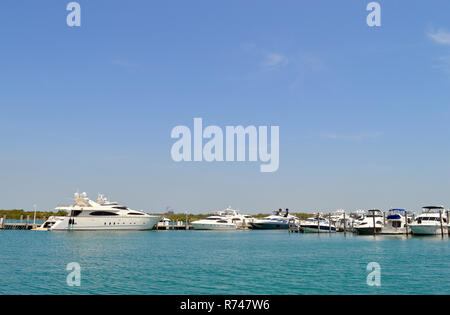 Yacht ormeggiati a Miami Intracoastal Waterway Foto Stock