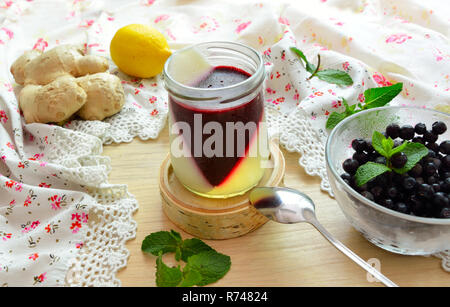 Jelly con frutti di bosco, zenzero e limone Foto Stock