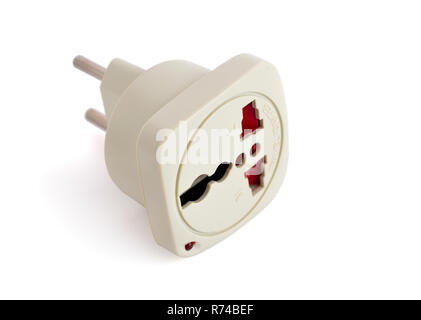 Adattatore da viaggio isolato su sfondo bianco. Foto Stock