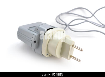Adattatore da viaggio isolato su sfondo bianco. Foto Stock