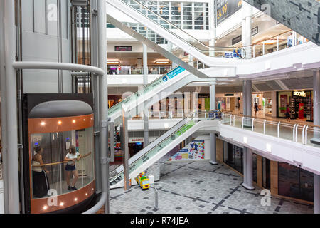 Princes Quay Shopping Center atrium, Carr Lane, Kingston upon Hull, East Riding of Yorkshire, Inghilterra, Regno Unito Foto Stock