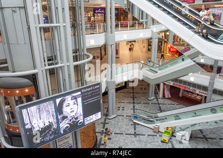 Princes Quay Shopping Center atrium, Carr Lane, Kingston upon Hull, East Riding of Yorkshire, Inghilterra, Regno Unito Foto Stock