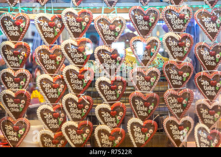 Cavalletto con cuori di panpepato, con l'iscrizione, ti amo, Foto Stock