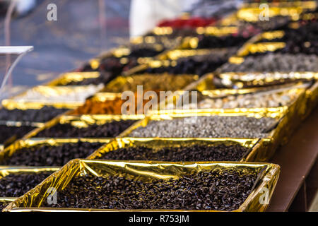 Liquirizia caramelle per la vendita nel mercato di strada Foto Stock